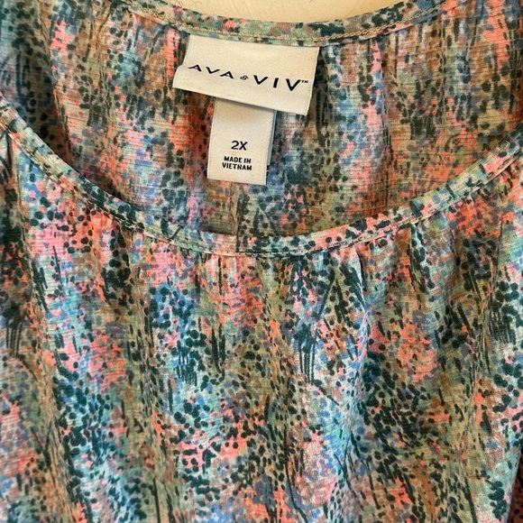 Ava & Viv Scoop Neck Balloon Sleeve Muted Green and Pink Floral Blouse Sz 2X - Picture 2 of 11